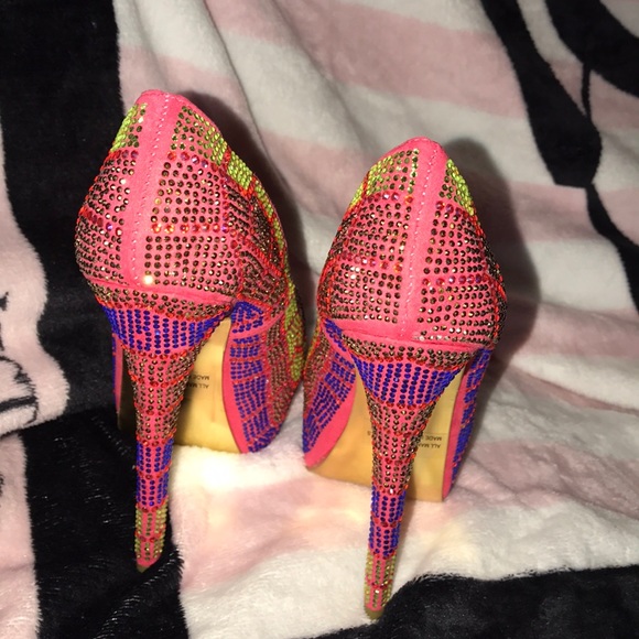 Pumps - Picture 3 of 5